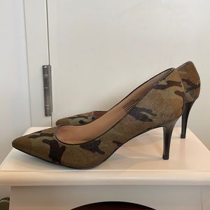 Banana Republic size 9 pump heels ~3.5”